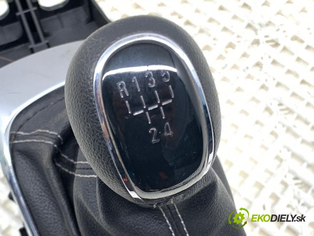 OPEL MOKKA SUV 2012 85 kW 1.6 (_76) 1598 kulisa 55591407 (Řadicí páka (kulisa) )