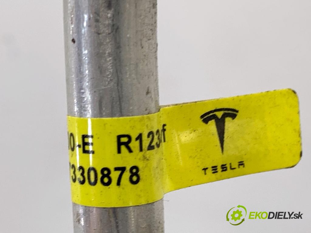 TESLA MODEL Y SUV 2024 220 kW EV  rúrka klimatizace 1625910-00-E (Trubka klimatizace)