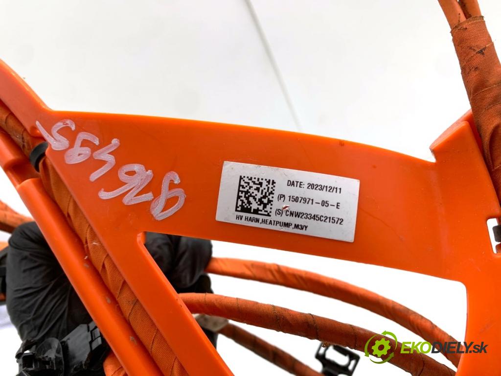 TESLA MODEL Y SUV 2024 220 kW EV  Rúrka vysokého NAPÄTIA: 1507971-05-E