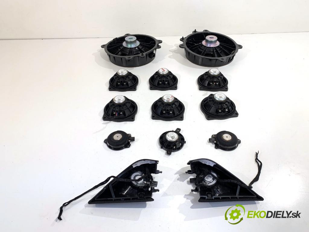 TESLA MODEL Y SUV 2024 220 kW EV  reproduktory 1079744-00-E 1079742-00-C