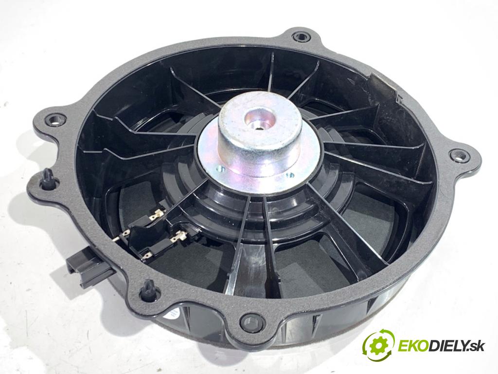 TESLA MODEL Y SUV 2024 220 kW EV  reproduktory 1079744-00-E 1079742-00-C