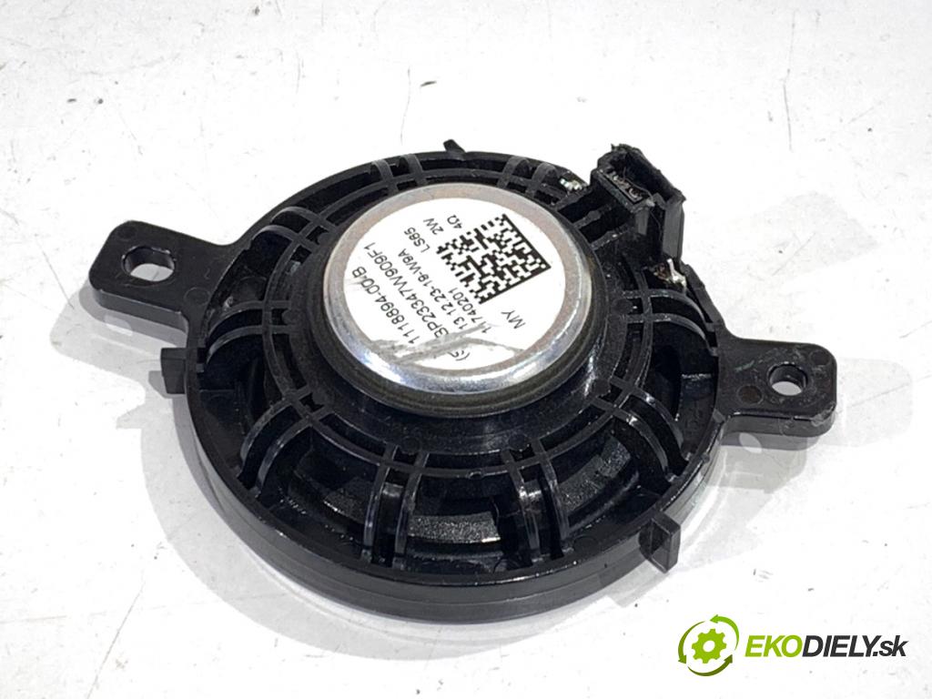 TESLA MODEL Y SUV 2024 220 kW EV  reproduktory 1079744-00-E 1079742-00-C