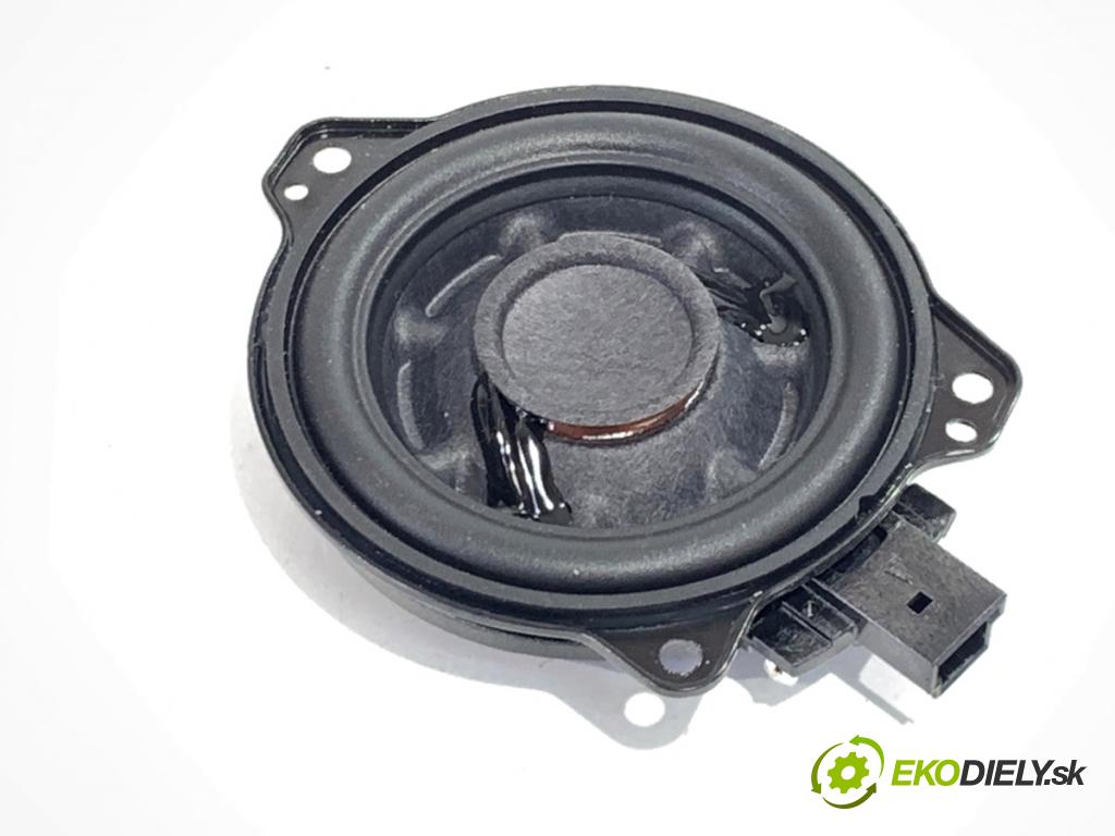 TESLA MODEL Y SUV 2024 220 kW EV  reproduktory 1079744-00-E 1079742-00-C