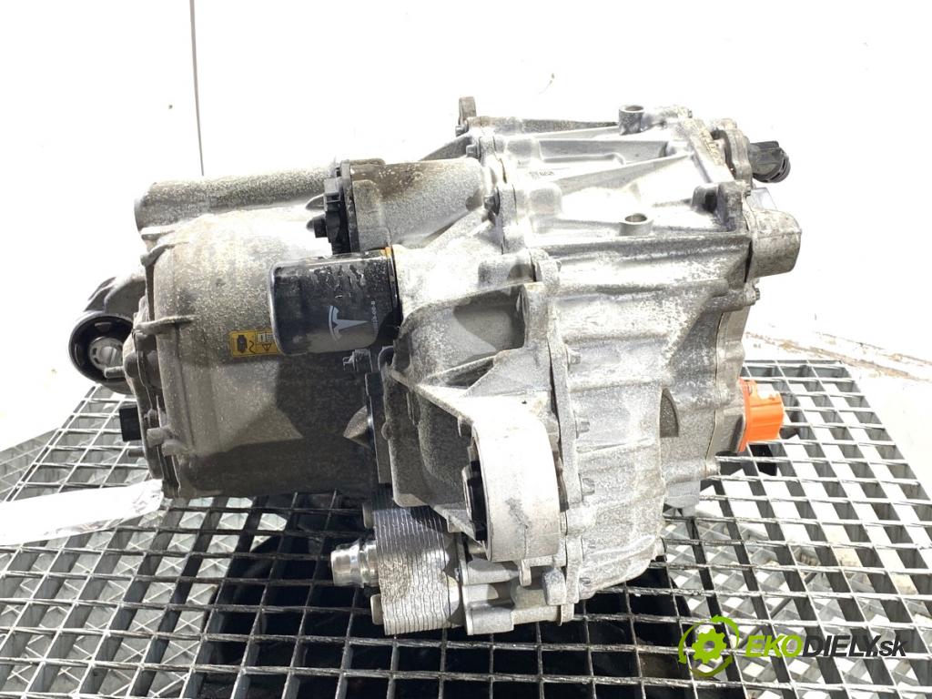 TESLA MODEL Y SUV 2024 220 kW EV Motor elektrický 1587780-00-C