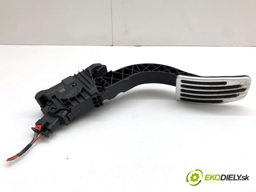 TESLA MODEL Y SUV 2024 220 kW EV  Potenciometer plynu 762321156534 (Potenciometer plynového pedálu)