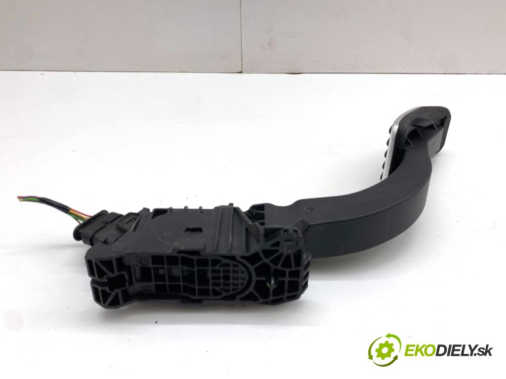 TESLA MODEL Y SUV 2024 220 kW EV  Potenciometer plynu 762321156534 (Potenciometer plynového pedálu)