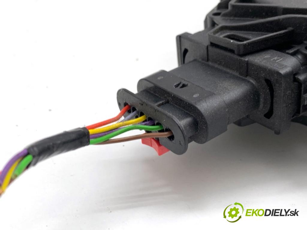 TESLA MODEL Y SUV 2024 220 kW EV  Potenciometer plynu 762321156534 (Potenciometer plynového pedálu)