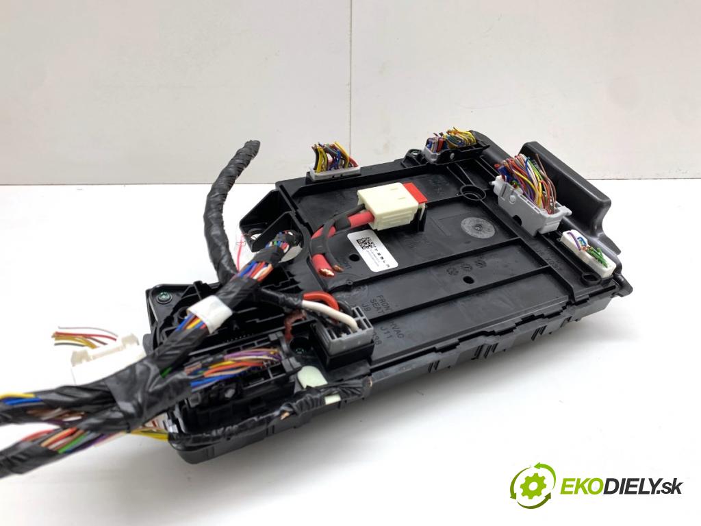 TESLA MODEL Y SUV 2024 220 kW EV  Modul komfortu 1657648-02-A (Modul komfortu)
