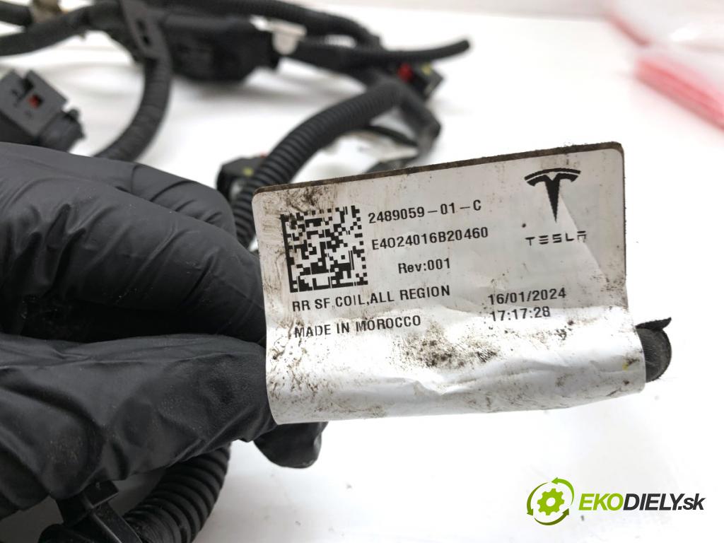 TESLA MODEL Y SUV 2024 220 kW EV Káblovačka Motor 2489059-01-C