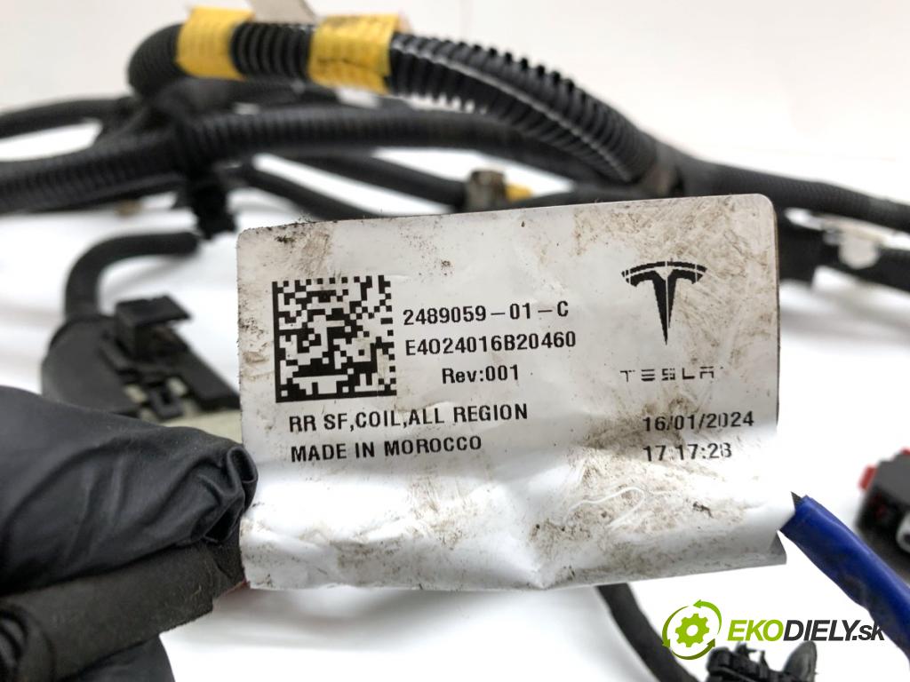 TESLA MODEL Y SUV 2024 220 kW EV Káblovačka Motor 2489059-01-C