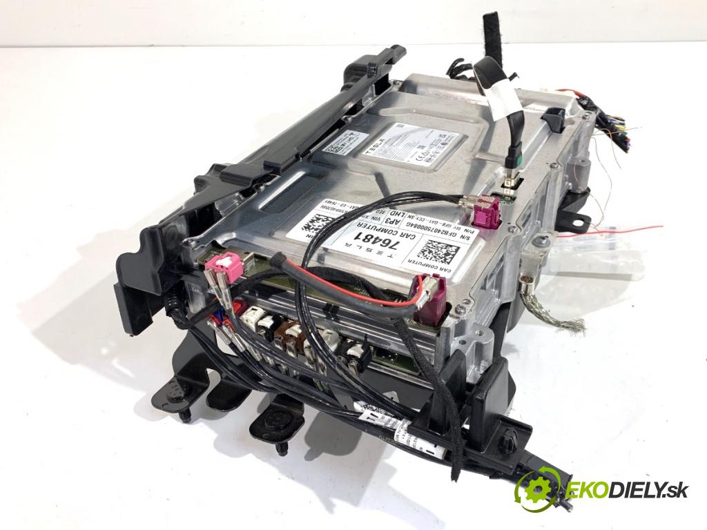 TESLA MODEL Y SUV 2024 220 kW EV  riadiaca jednotka Motor 1684435-00-J (Riadiaca jednotka)
