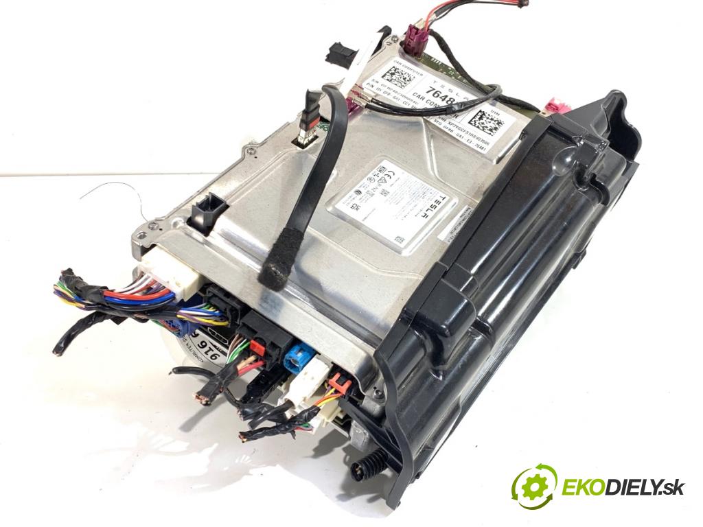 TESLA MODEL Y SUV 2024 220 kW EV  riadiaca jednotka Motor 1684435-00-J (Riadiaca jednotka)