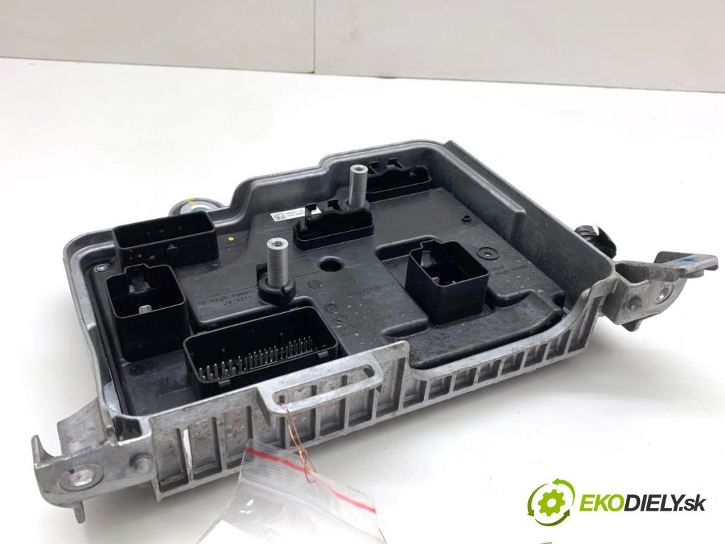 TESLA MODEL Y SUV 2024 220 kW EV  Modul komfortu 1583991-10-D (Modul komfortu)