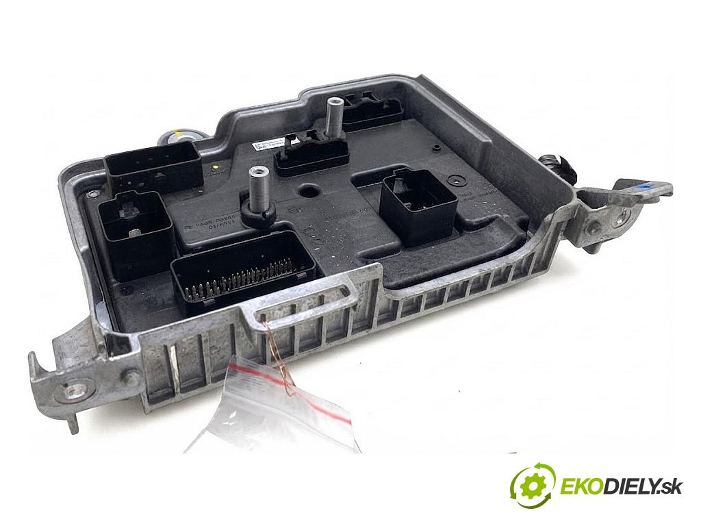 TESLA MODEL Y SUV 2024 220 kW EV  Modul komfortu 1583991-10-D (Modul komfortu)