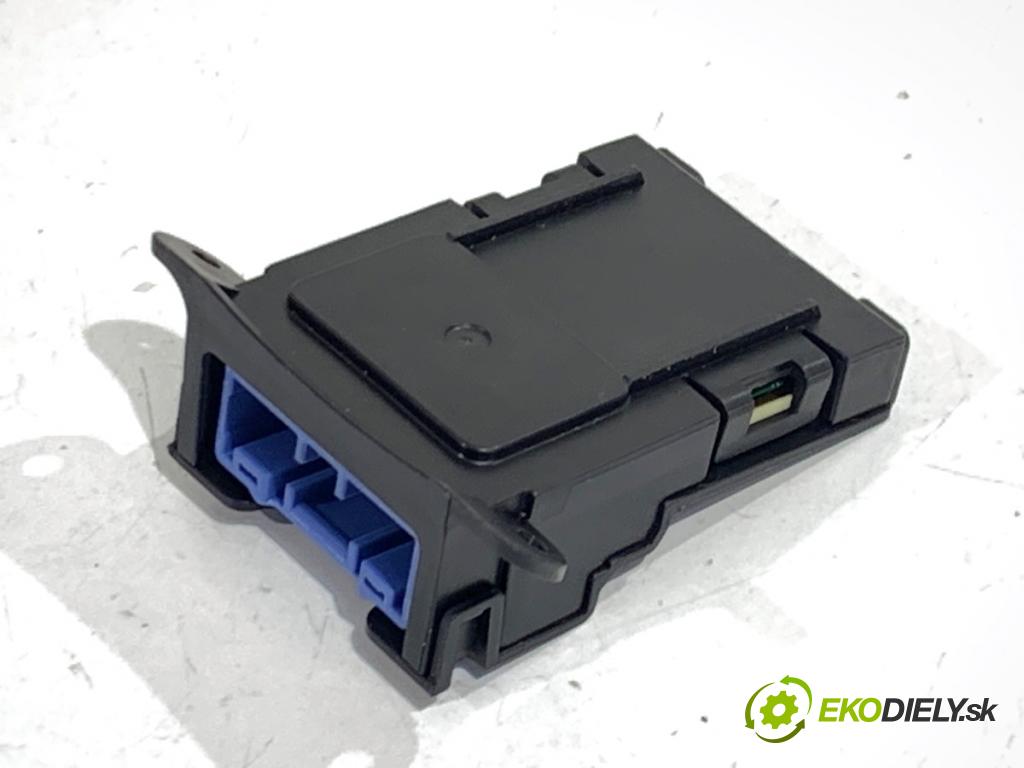 TESLA MODEL Y SUV 2024 220 kW EV  Modul Riadiaca jednotka ENERGETICKÉ KROKY: 1101556-03-C