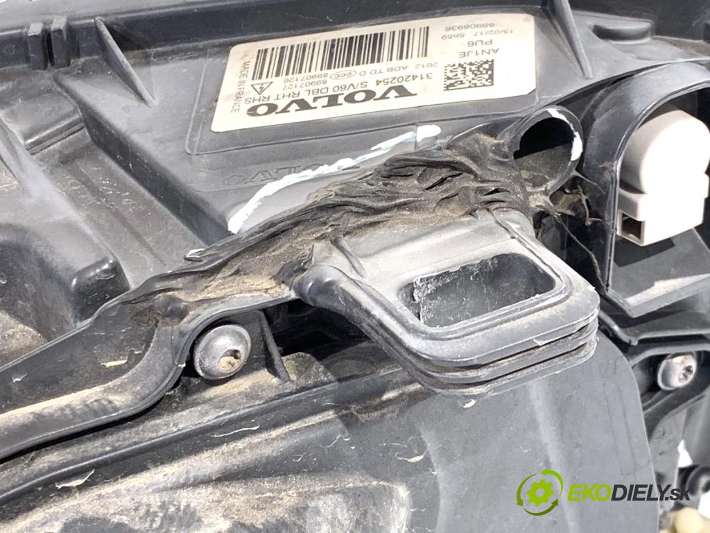 VOLVO V60 I Kombi 2017 140 kW 2.0 D4 1969 Svetlomet pravy predný 31420254