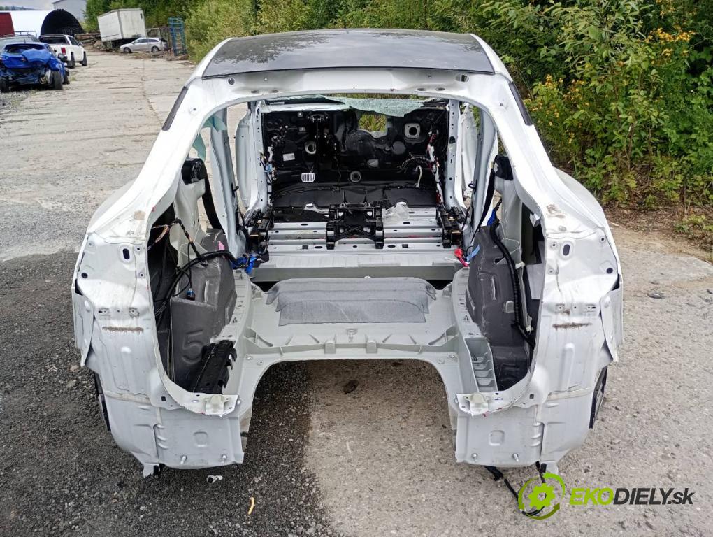 TESLA MODEL Y SUV 2024 220 kW EV karoséria ČTVRŤÁK: Blatník prah strecha PODŁUŻNICA