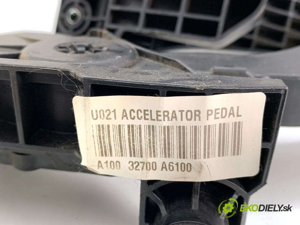 KIA CEED liftback 2013 81 kW 1.6 CRDi 110 1582 Potenciometer plynu 32700-A6100 (Potenciometer plynového pedálu)