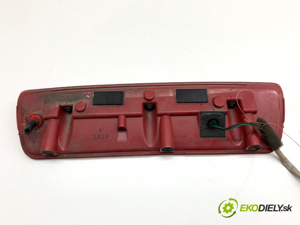 KIA CEED liftback 2013 81 kW 1.6 CRDi 110 1582 světlo brzdových světel 92700-A27