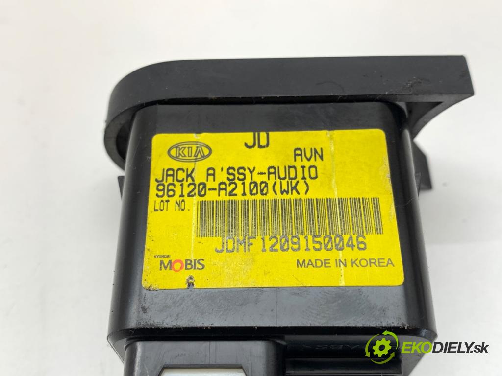 KIA CEED liftback 2013 81 kW 1.6 CRDi 110 1582 HNÍZDO: USB 96120-A2100
