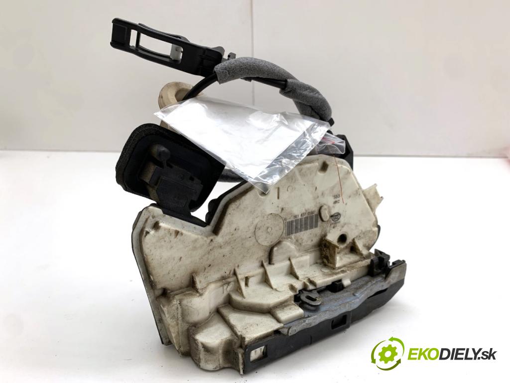 VW GOLF VII Kombi 2015 77 kW 1.6 TDI 1598 zámok dveře pravý přední část 5K1837016D