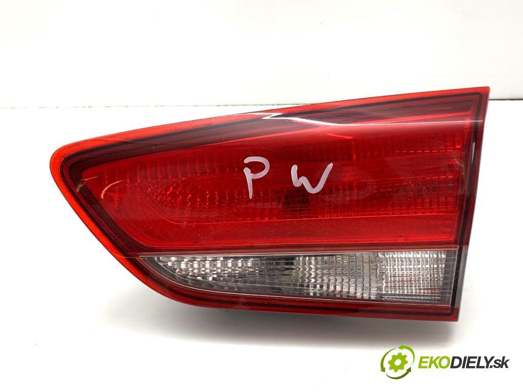 HYUNDAI i30 liftback 2020 74 kW 1.4 MPI 1368 Svetlo pravy zad vnútorná 92404G4000