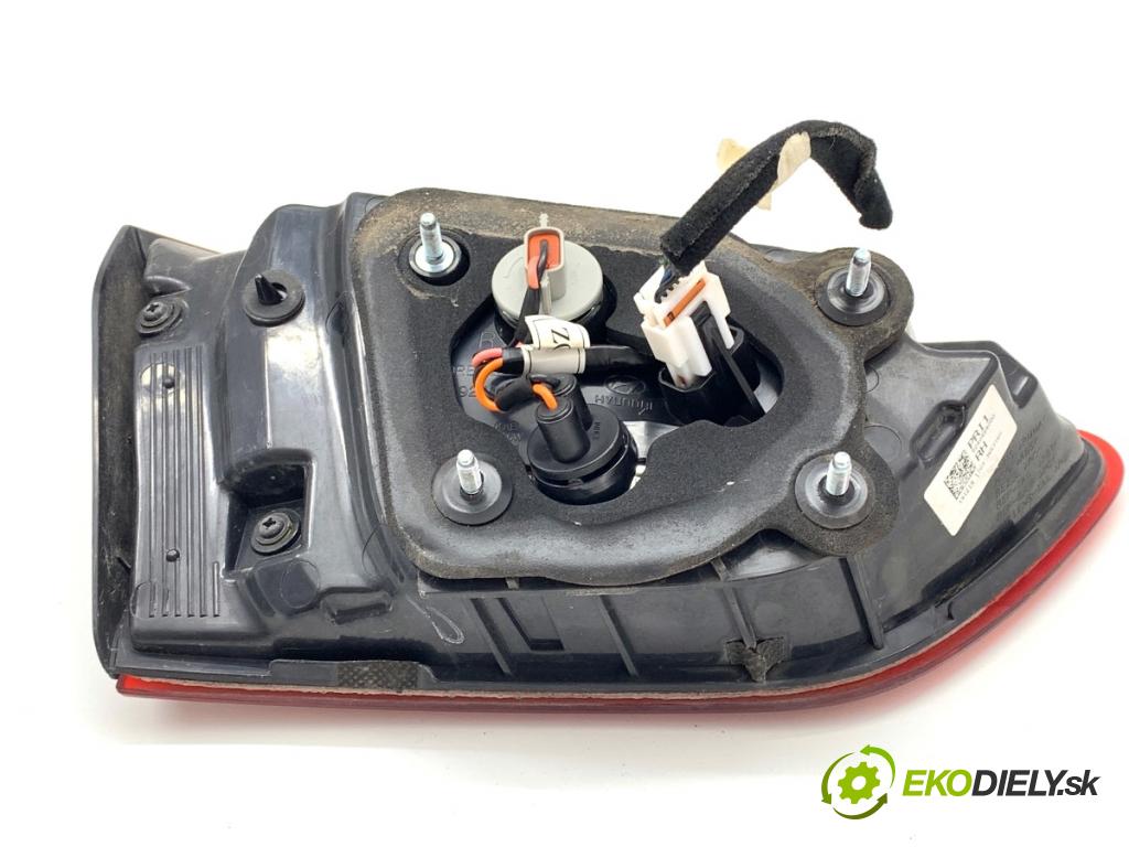 HYUNDAI i30 liftback 2020 74 kW 1.4 MPI 1368 Svetlo pravy zad vnútorná 92404G4000