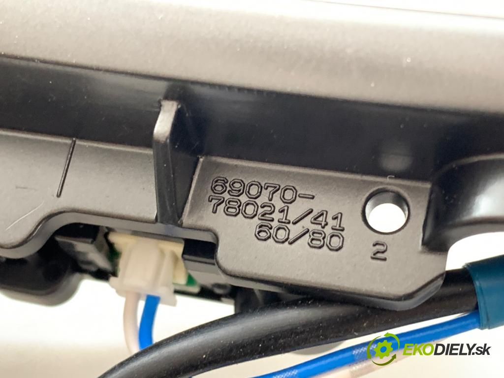 LEXUS NX SUV 2024 179 kW 350h (AAZH20) 2487 klika vnitřní pravý zadní část 69070-78021