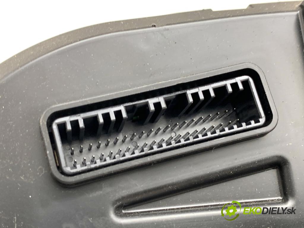 HYUNDAI i30 liftback 2020 74 kW 1.4 MPI 1368 prístrojovka  (Přístrojová deska)