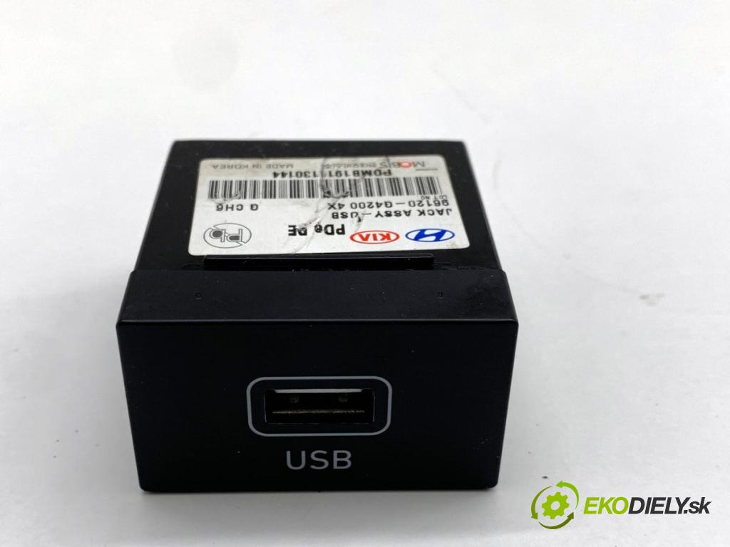 HYUNDAI i30 liftback 2020 74 kW 1.4 MPI 1368 HNÍZDO: USB 96120-G4200