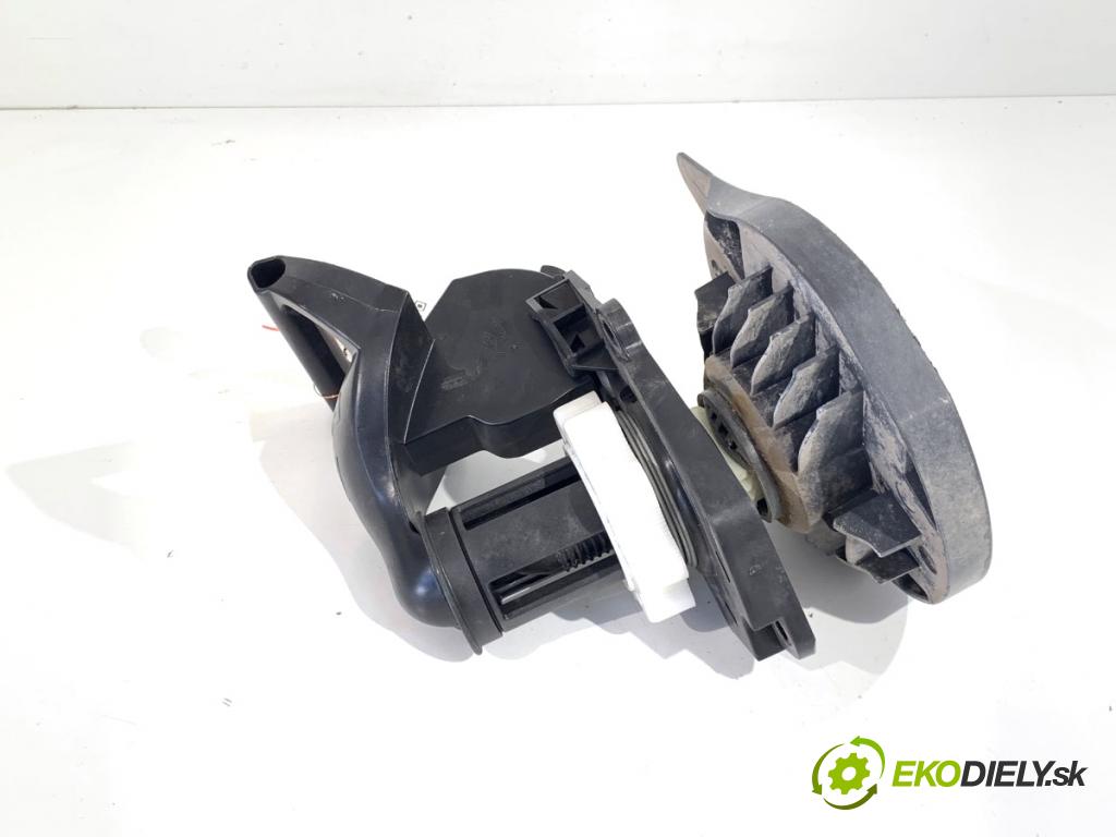 RENAULT CLIO IV liftback 2013 54 kW 1.2 16V 1149 okno kolesa ZÁLOHOVANIE: 8200922466