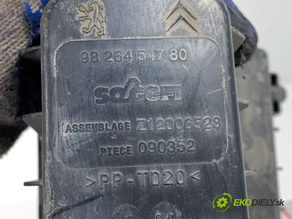PEUGEOT 2008 I SUV 2018 60 kW 1.2 VTi 1199 Obal filtra vzduchu 9826454780 (Obal vzduchového filtra)