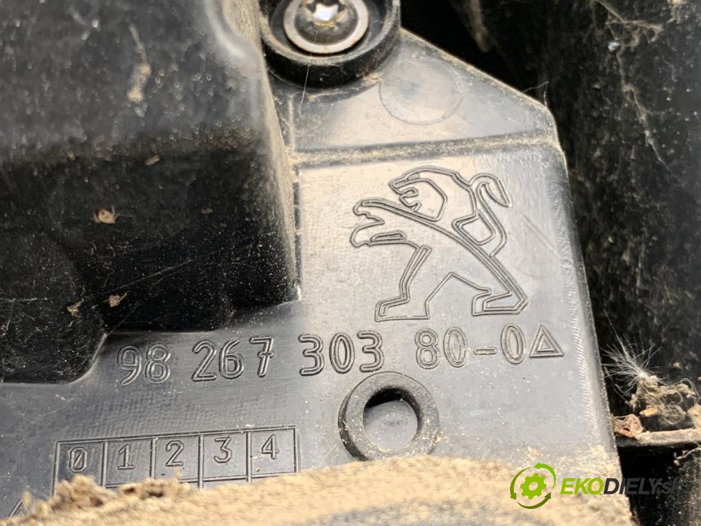 PEUGEOT 2008 I SUV 2018 60 kW 1.2 VTi 1199 Svetlo pravy zad 9826730380
