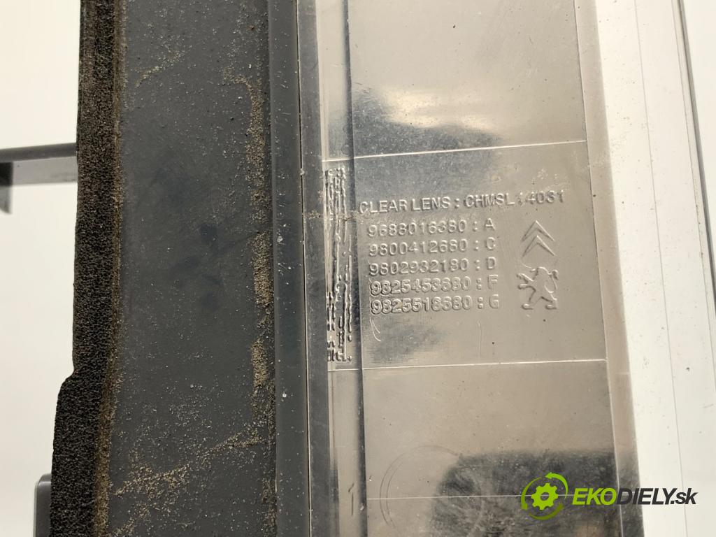 PEUGEOT 2008 I SUV 2018 60 kW 1.2 VTi 1199 světlo brzdových světel 9688016380