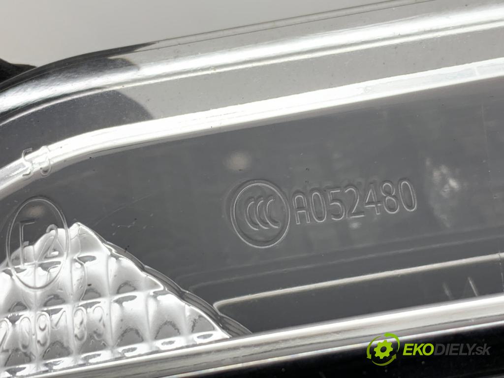 PEUGEOT 2008 I SUV 2018 60 kW 1.2 VTi 1199 světlo brzdových světel 9688016380