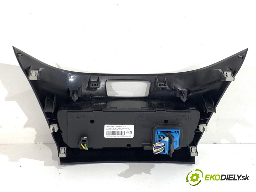 PEUGEOT 2008 I SUV 2018 60 kW 1.2 VTi 1199 Panel ovládania kúrenia 98195706XU (Prepínacie páčky pod volantom)