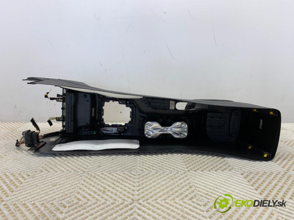 HYUNDAI i30 liftback 2020 74 kW 1.4 MPI 1368 Tunel stredový  (Stredový tunel)