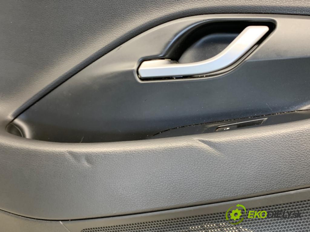 HYUNDAI i30 liftback 2020 74 kW 1.4 MPI 1368 čalúnenie Dvere ľavy zad