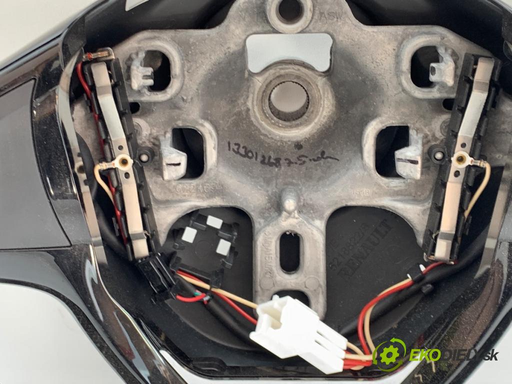 RENAULT CLIO IV liftback 2013 54 kW 1.2 16V 1149 volant  (Volant)