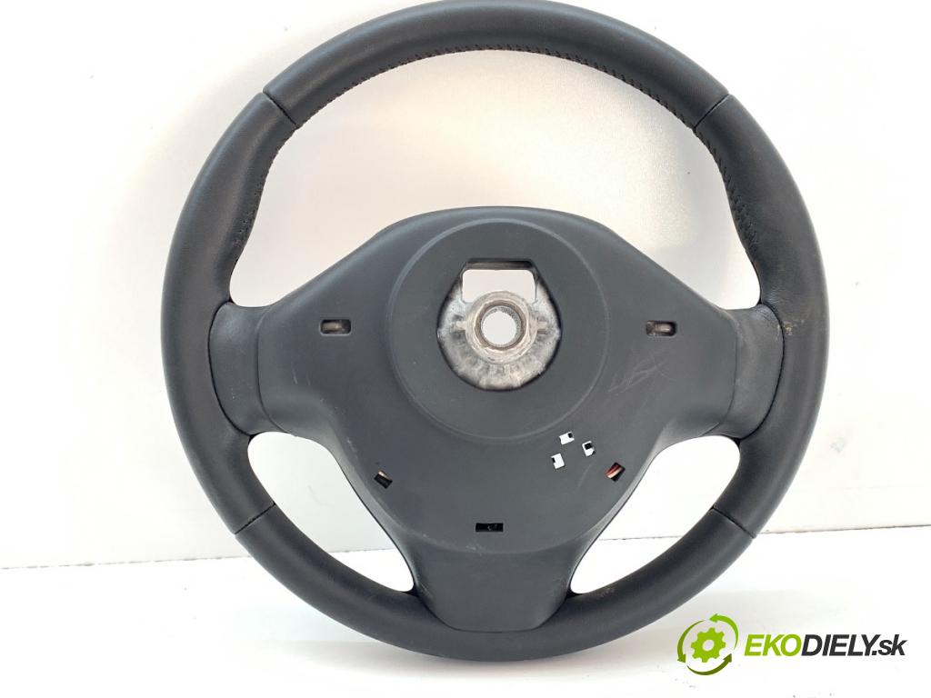 RENAULT CLIO IV liftback 2013 54 kW 1.2 16V 1149 volant  (Volant)