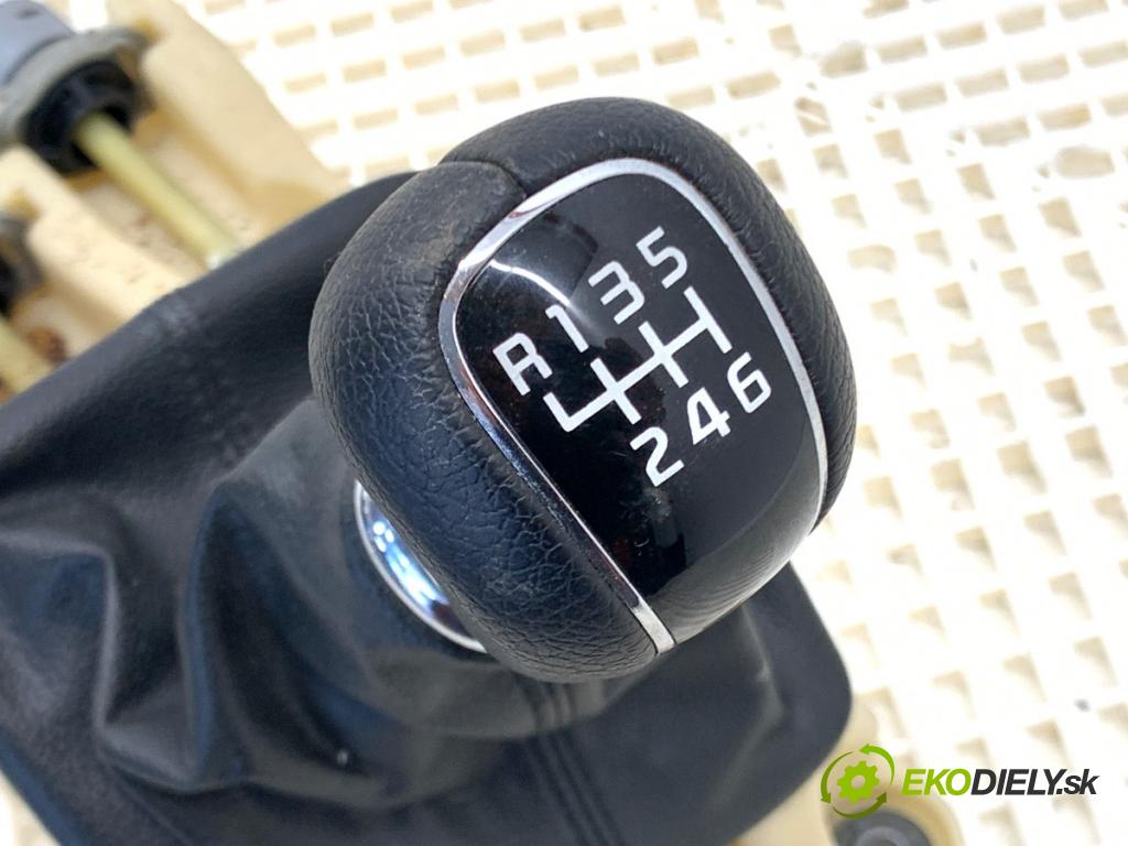 KIA CEED liftback 2013 81 kW 1.6 CRDi 110 1582 kulisa 43700-A2300 (Řadicí páka (kulisa) )