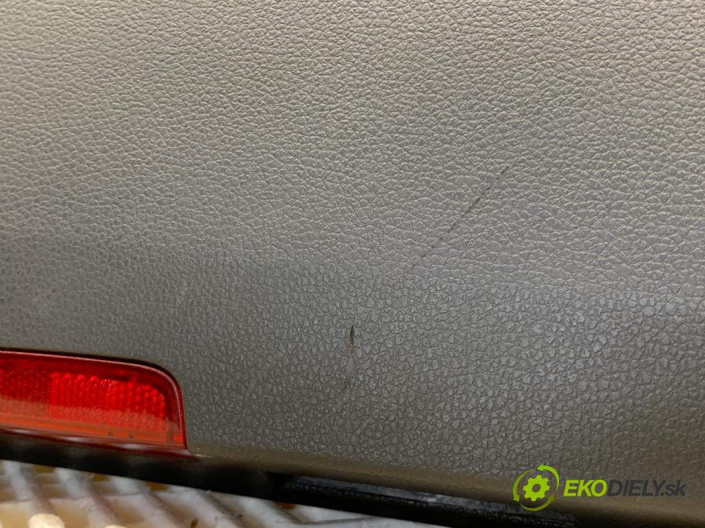 VW GOLF VII Kombi 2015 77 kW 1.6 TDI 1598 čalúnenie Dvere ľavy predný