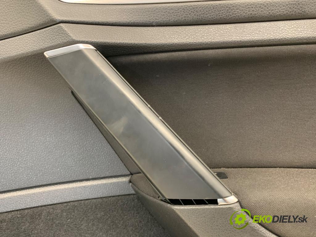 VW GOLF VII Kombi 2015 77 kW 1.6 TDI 1598 čalúnenie Dvere pravy predný