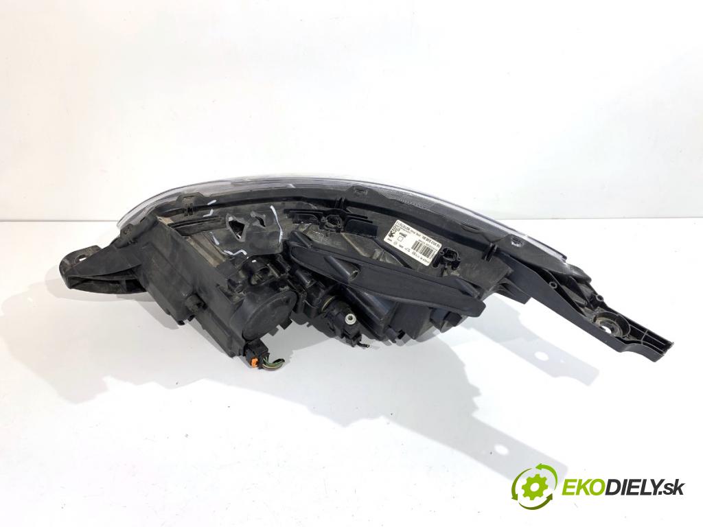 PEUGEOT 2008 I SUV 2018 60 kW 1.2 VTi 1199 Svetlomet pravy predný 1685353880