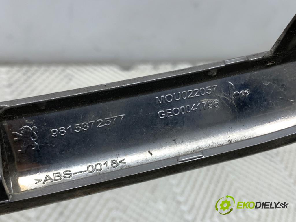 PEUGEOT 2008 I SUV 2018 60 kW 1.2 VTi 1199 rámeček mřížka maska 9815372577