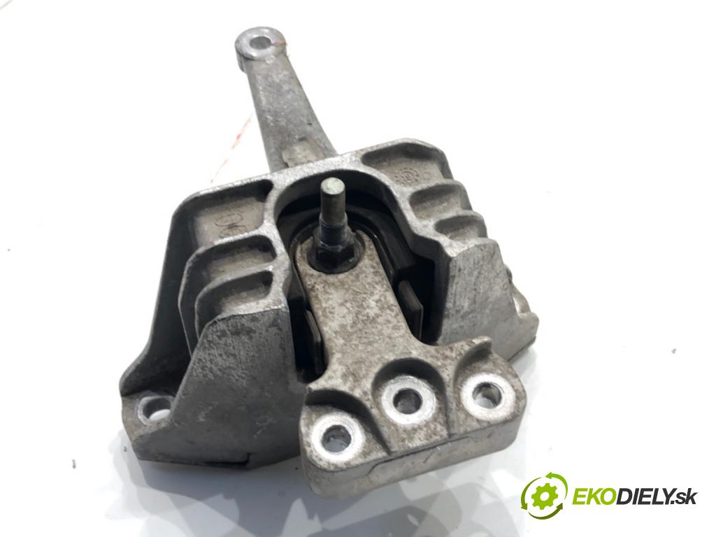 HYUNDAI i30 liftback 2020 74 kW 1.4 MPI 1368 AirBag Motor pravy 21810-J7000