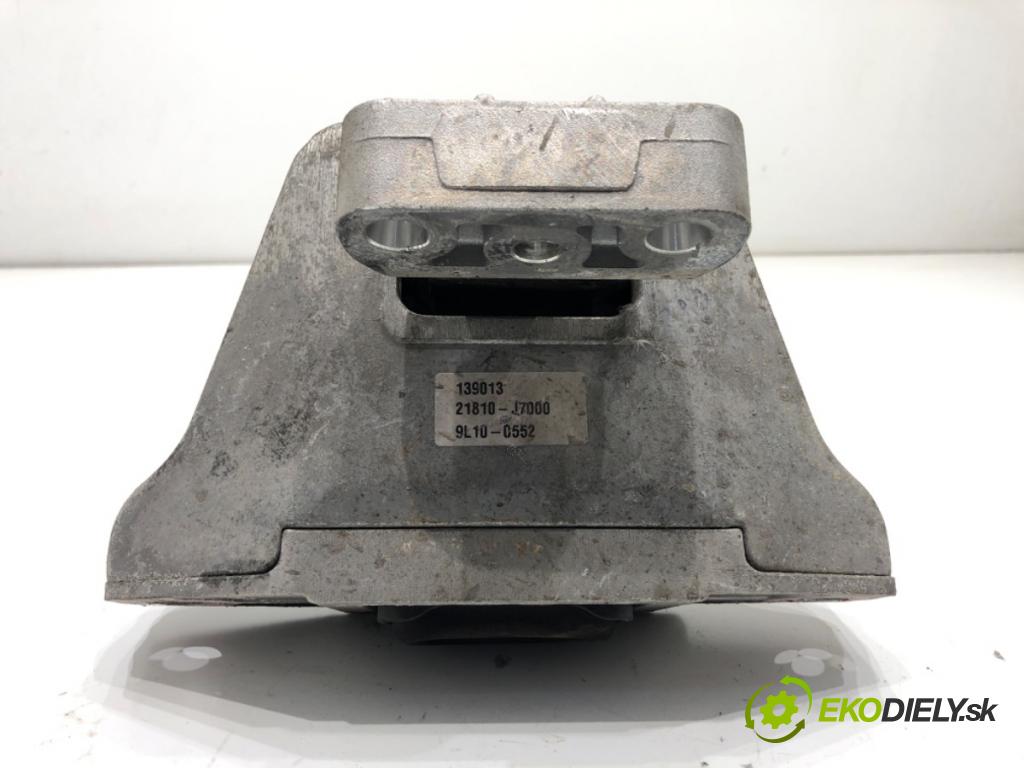 HYUNDAI i30 liftback 2020 74 kW 1.4 MPI 1368 AirBag motora pravý 21810-J7000