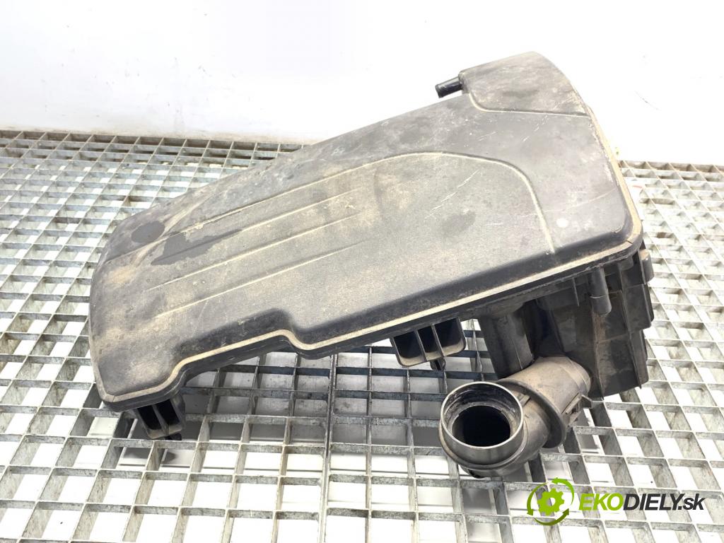RENAULT CLIO IV liftback 2013 54 kW 1.2 16V 1149 Obal filtra vzduchu 8200517765 (Obal vzduchového filtra)
