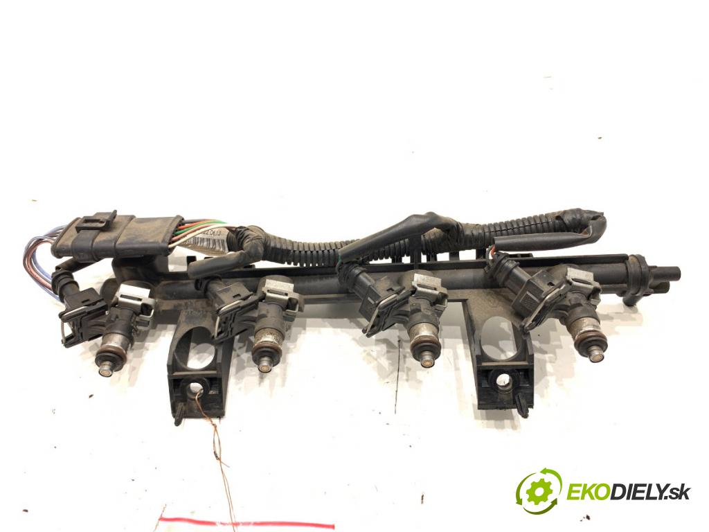 RENAULT CLIO IV liftback 2013 54 kW 1.2 16V 1149 Lišta vstrekovacia 8200292590 (Vstrekovacia lišta)