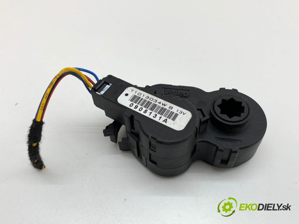 RENAULT CLIO IV liftback 2013 54 kW 1.2 16V 1149 motor topení T1013034W